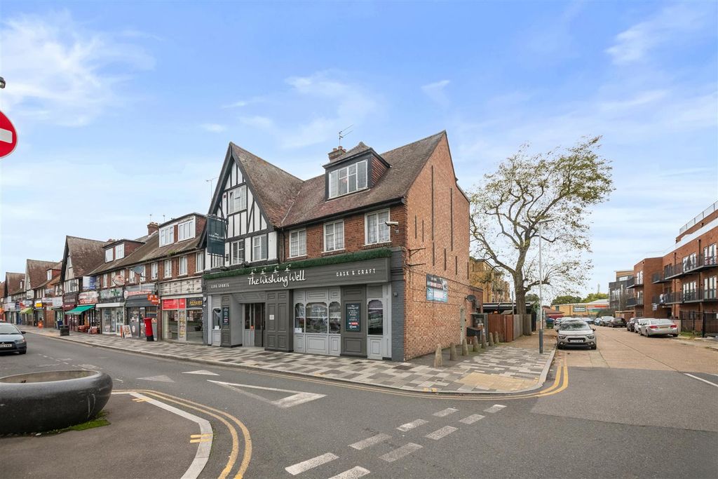 Additional image 5 of 6 bed property for saleUxbridge Road, Hayes UB4
