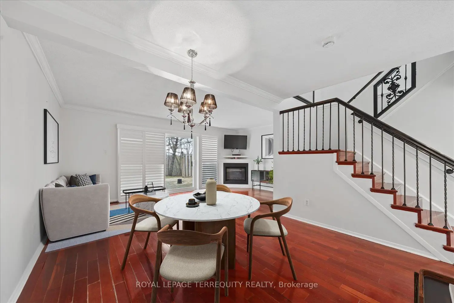 1825 Hyde Mill Crescent photo 2