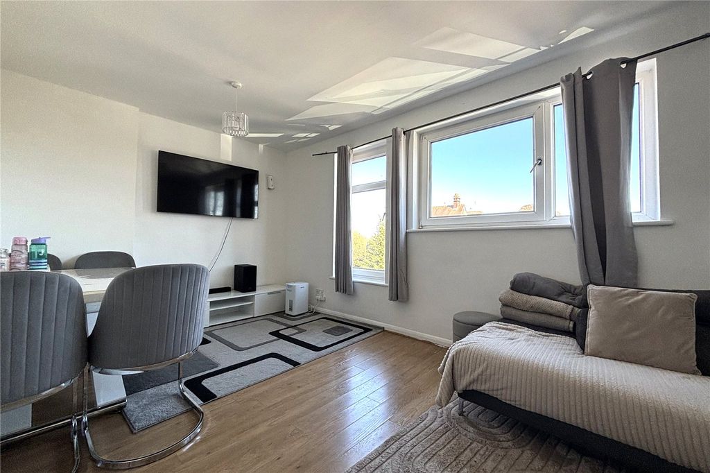 Additional image 2 of 2 bed maisonette for saleStation Road, Hook, Hampshire RG27