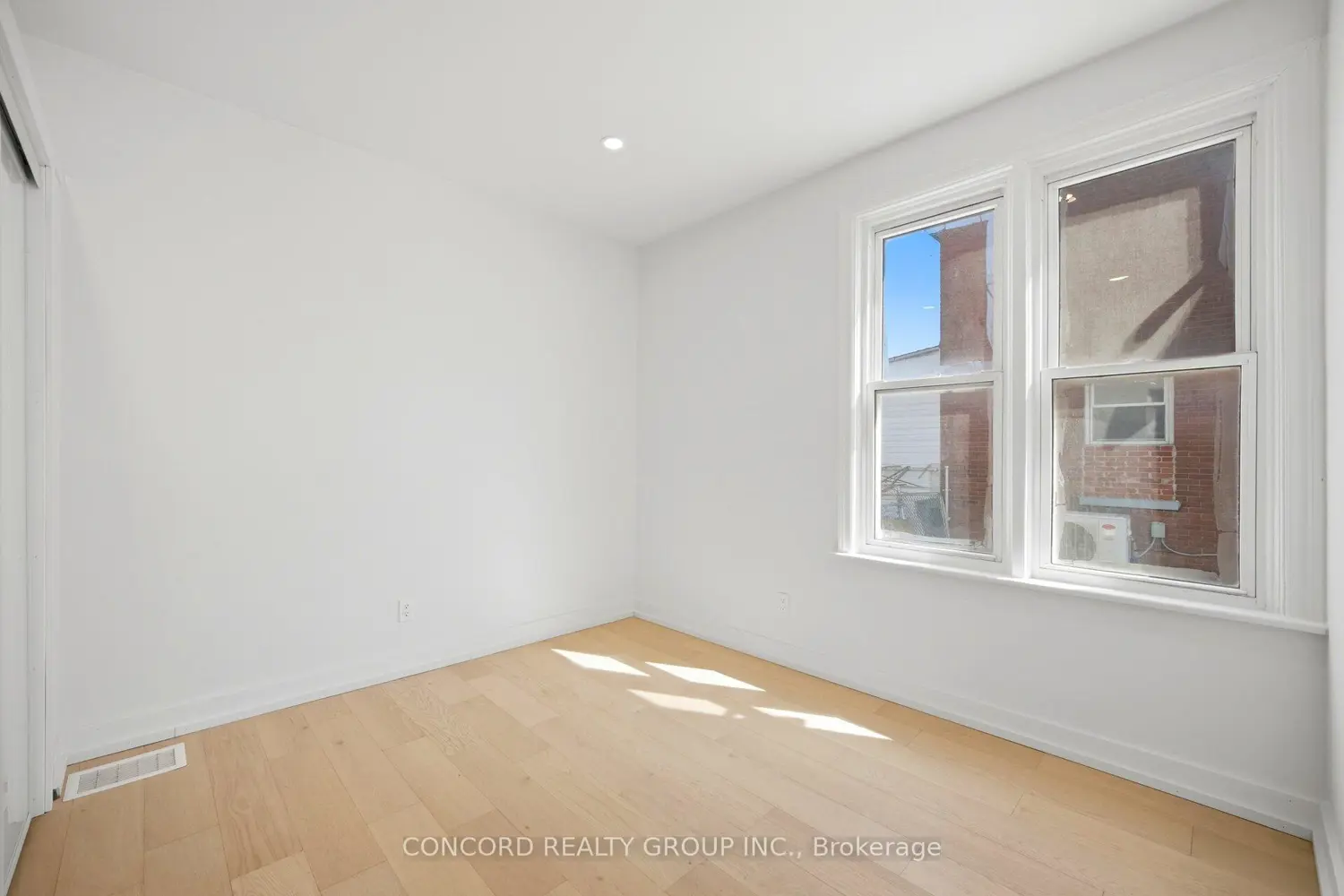 75 Ritson Road photo 4