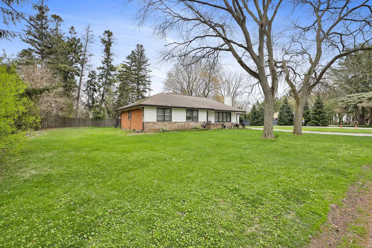 167 Blue Water Place photo 3