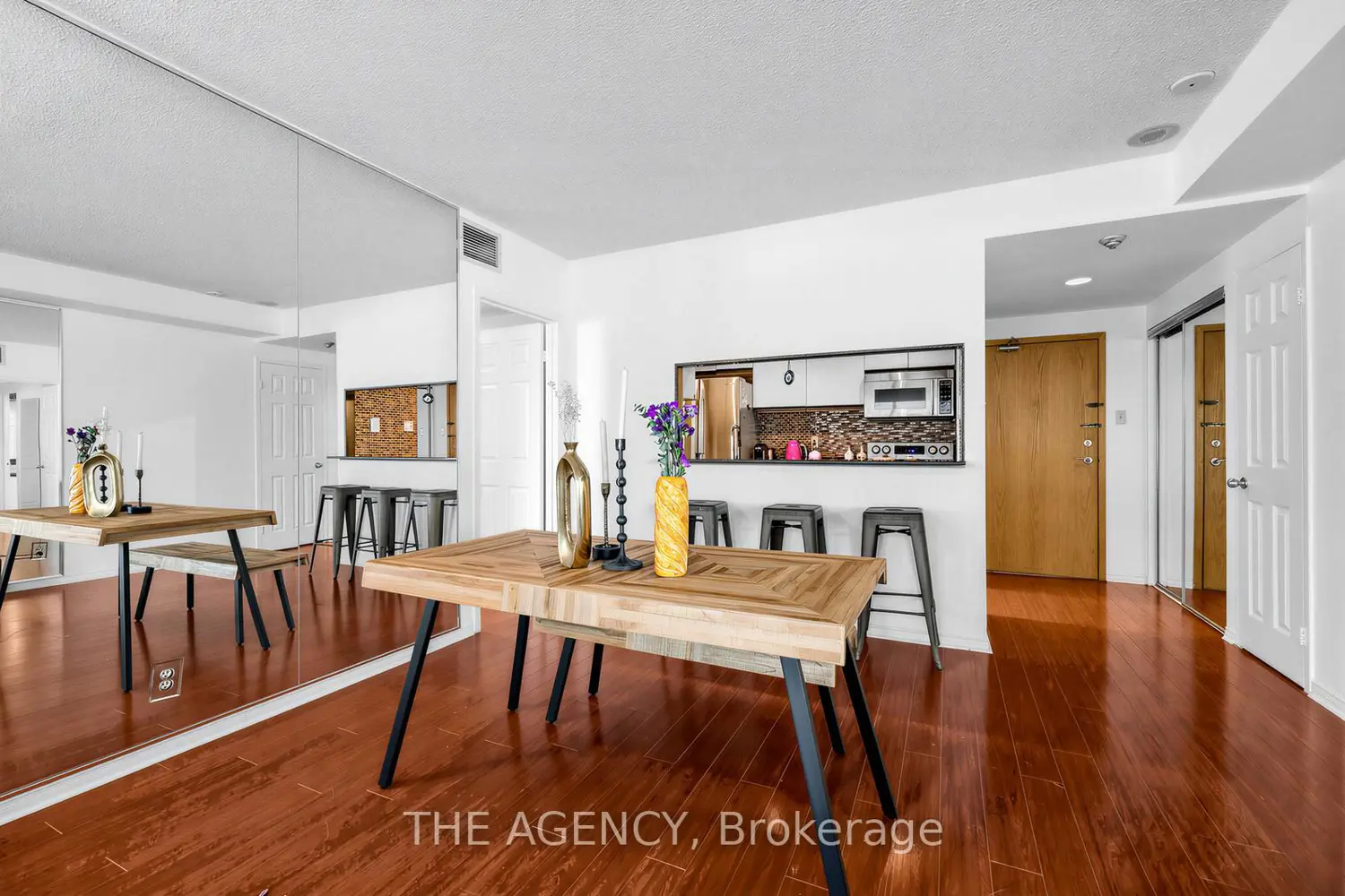 99 Harbour Square 606