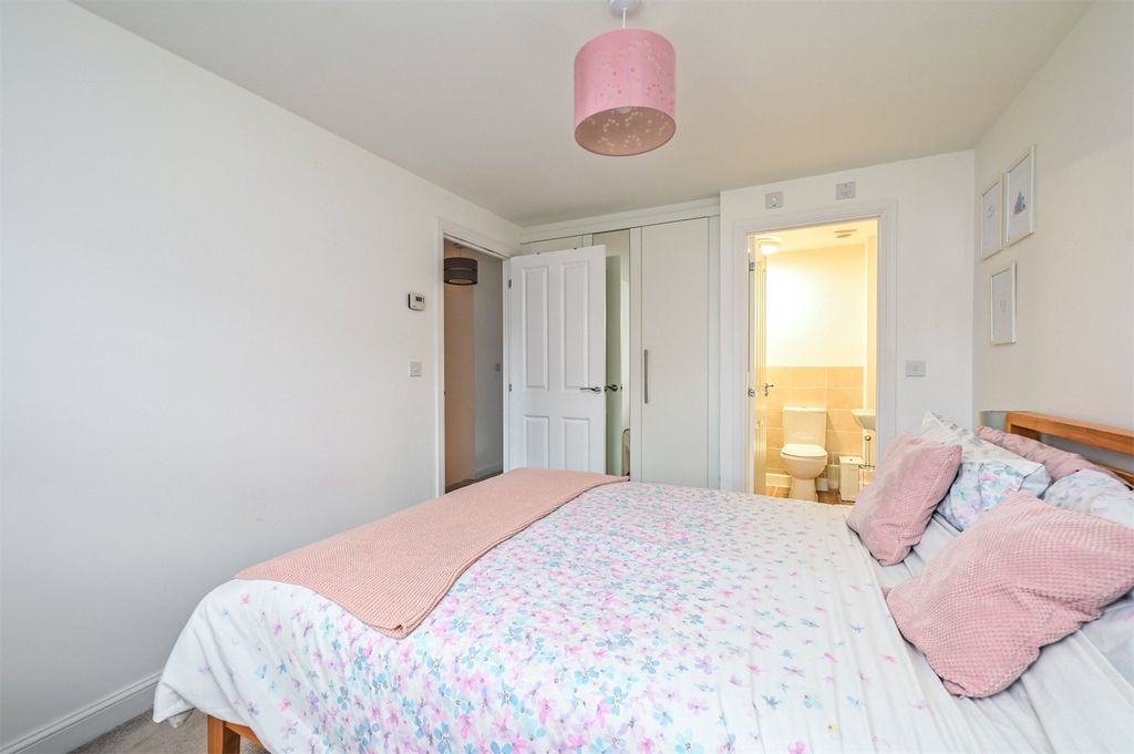 Additional image 17 of 4 bed detached house for saleViney Close, Hook, Hampshire RG27