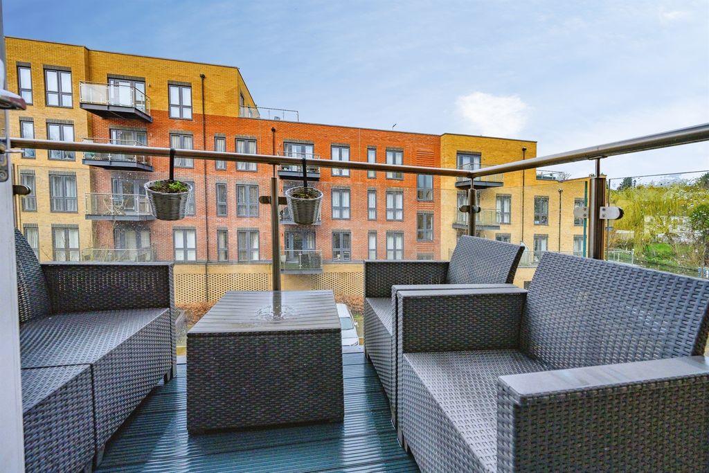 Additional image 5 of 2 bed flat for saleFrogmore Road, Hemel Hempstead HP3