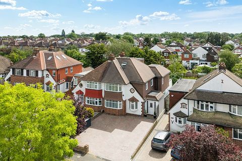 Woodstone Avenue, Stoneleigh, Surrey KT17