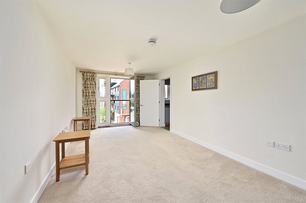 Additional image 9 of 1 bed flat for saleStation Road, Hook, Hampshire RG27