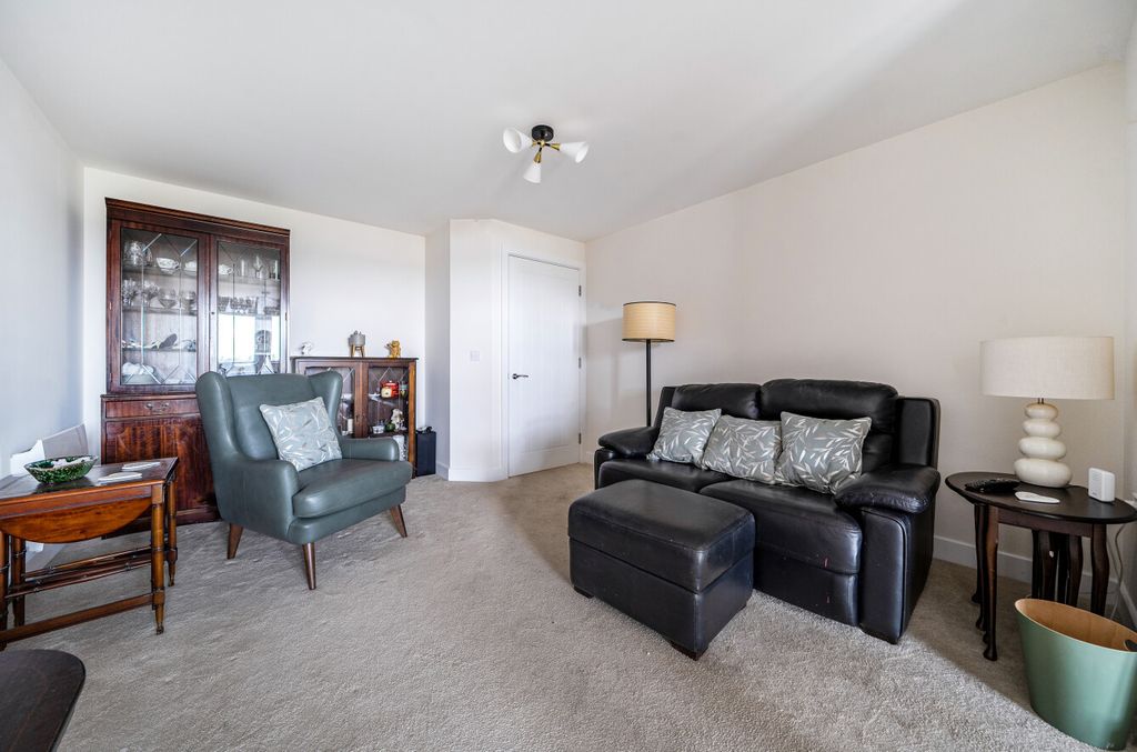 Additional image 2 of 1 bed flat for saleStation Road, Hook, Hampshire RG27