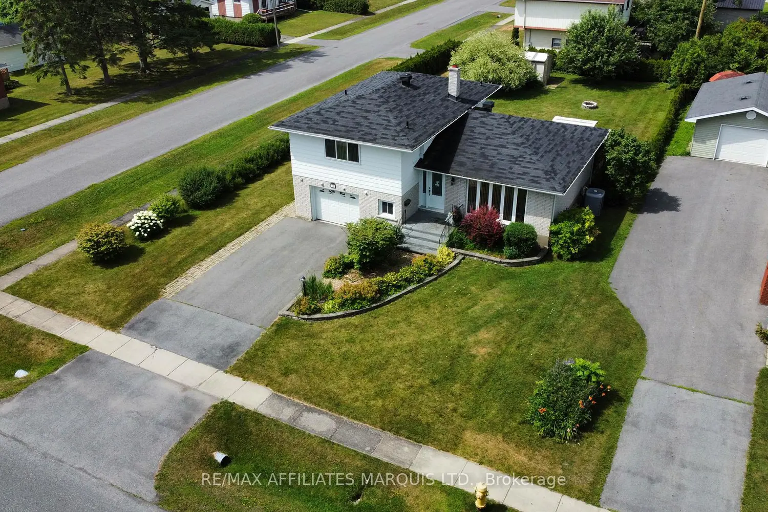 11 Ault Drive photo 2