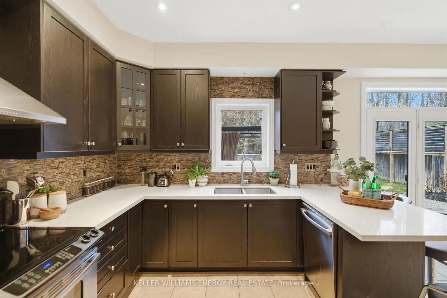568 George Reynolds Drive photo 4