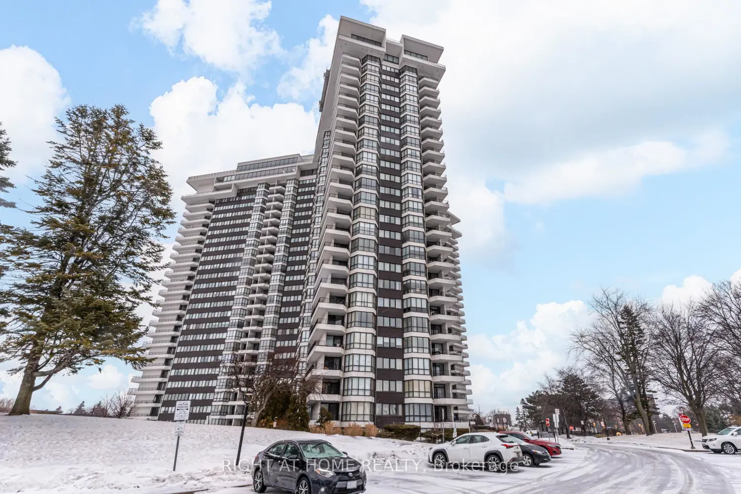 1333 Bloor Street 606 photo 2