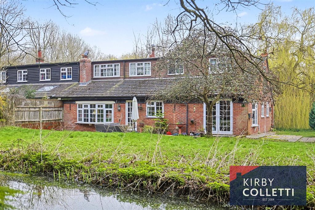 Additional image 2 of 4 bed semi-detached house for saleGoose Green, Hoddesdon EN11