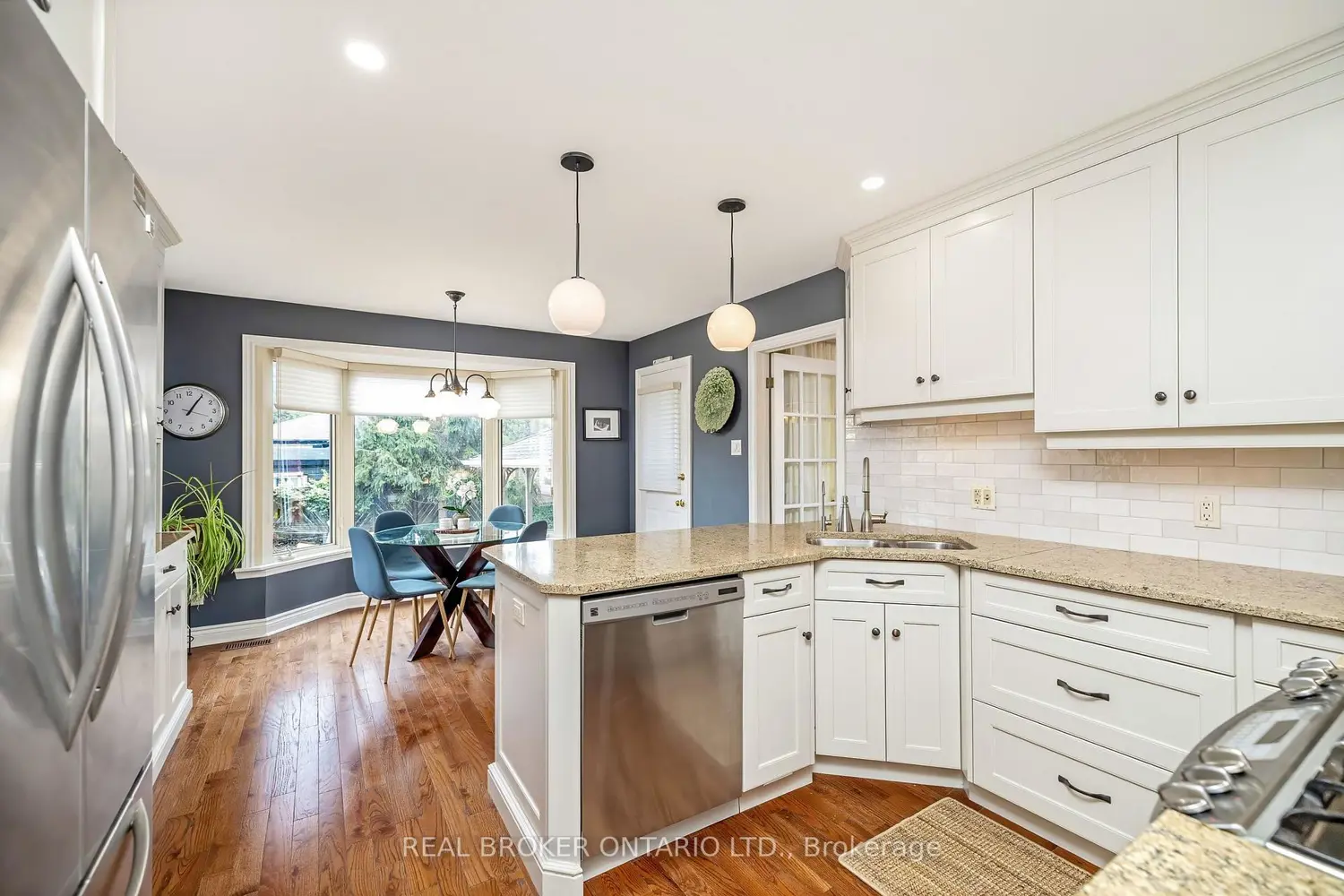 352 Broadway Avenue photo 4