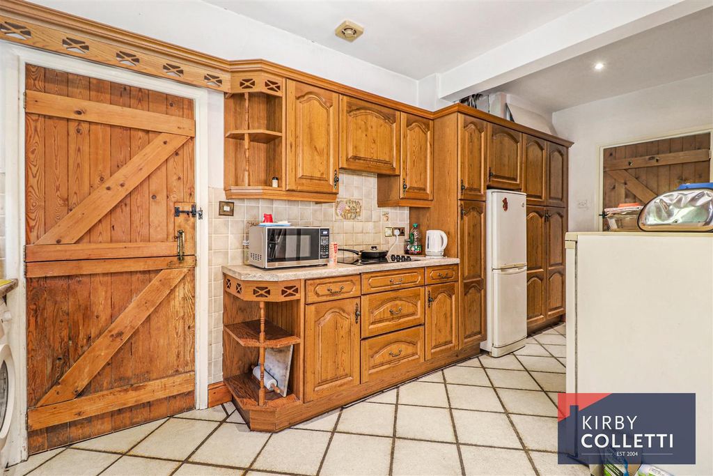 Additional image 8 of 4 bed semi-detached house for saleGoose Green, Hoddesdon EN11