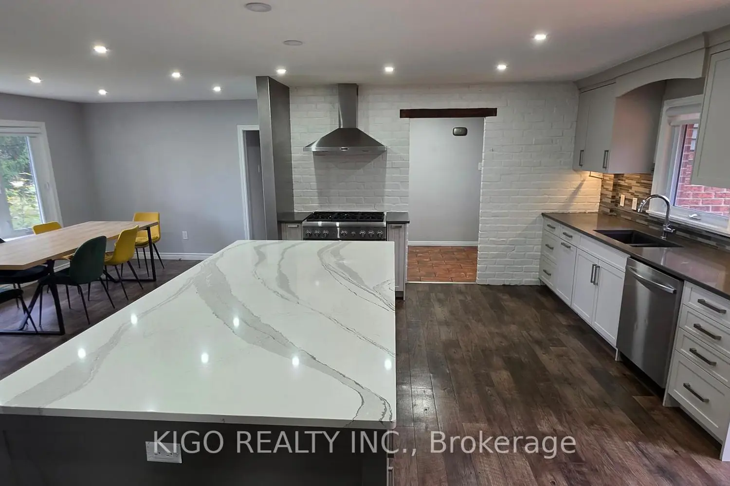 2320 Hyde Park Road photo 3