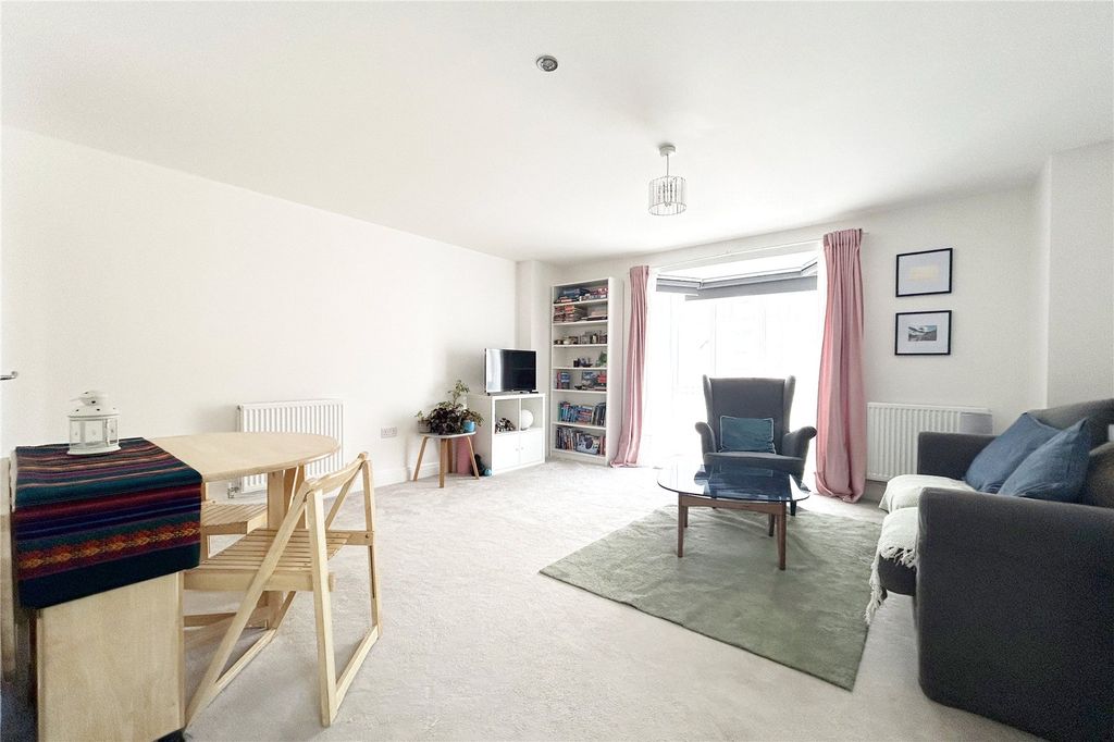 Additional image 8 of 2 bed flat for saleCarter Court, Hook, Hampshire RG27