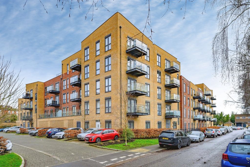 2 bed flat for saleFrogmore Road, Hemel Hempstead HP3