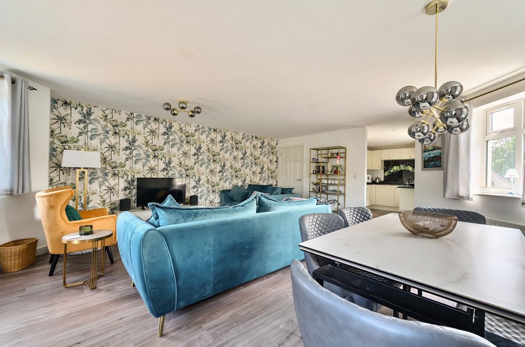 Additional image 16 of 3 bed flat for saleHindhead, Surrey GU26