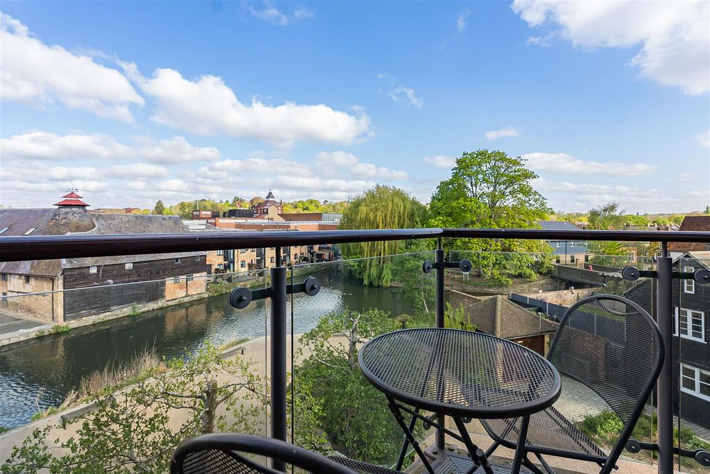 Additional image 12 of 2 bed flat for saleDolphin Yard, Maidenhead Street, Hertford SG14