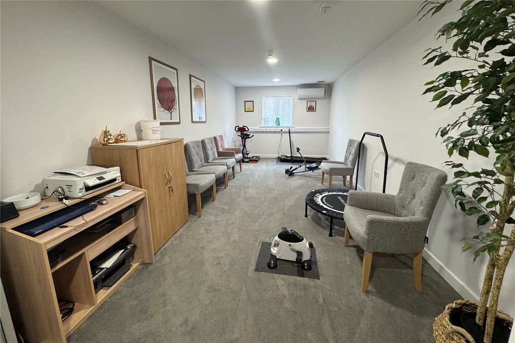 Additional image 10 of 2 bed flat for saleStation Road, Hook, Hampshire RG27