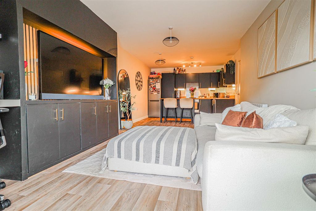 Additional image 11 of 2 bed flat for saleFrogmore Road, Hemel Hempstead HP3