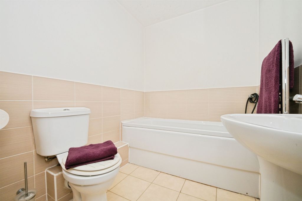 Additional image 12 of 2 bed flat for saleWaterfall Close, Hoddesdon EN11
