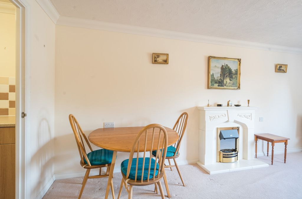 Additional image 5 of 2 bed flat for saleHindhead, Surrey GU26