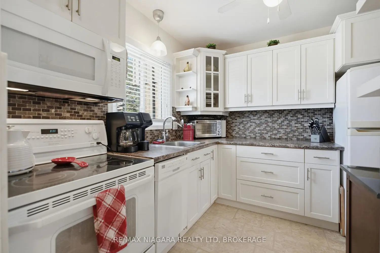 64 Forster Street 28 photo 4