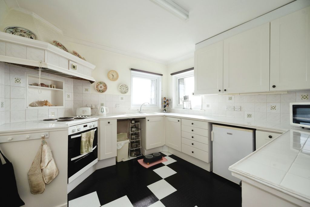 Additional image 3 of 3 bed flat for saleSea Front, Hayling Island, Hampshire PO11