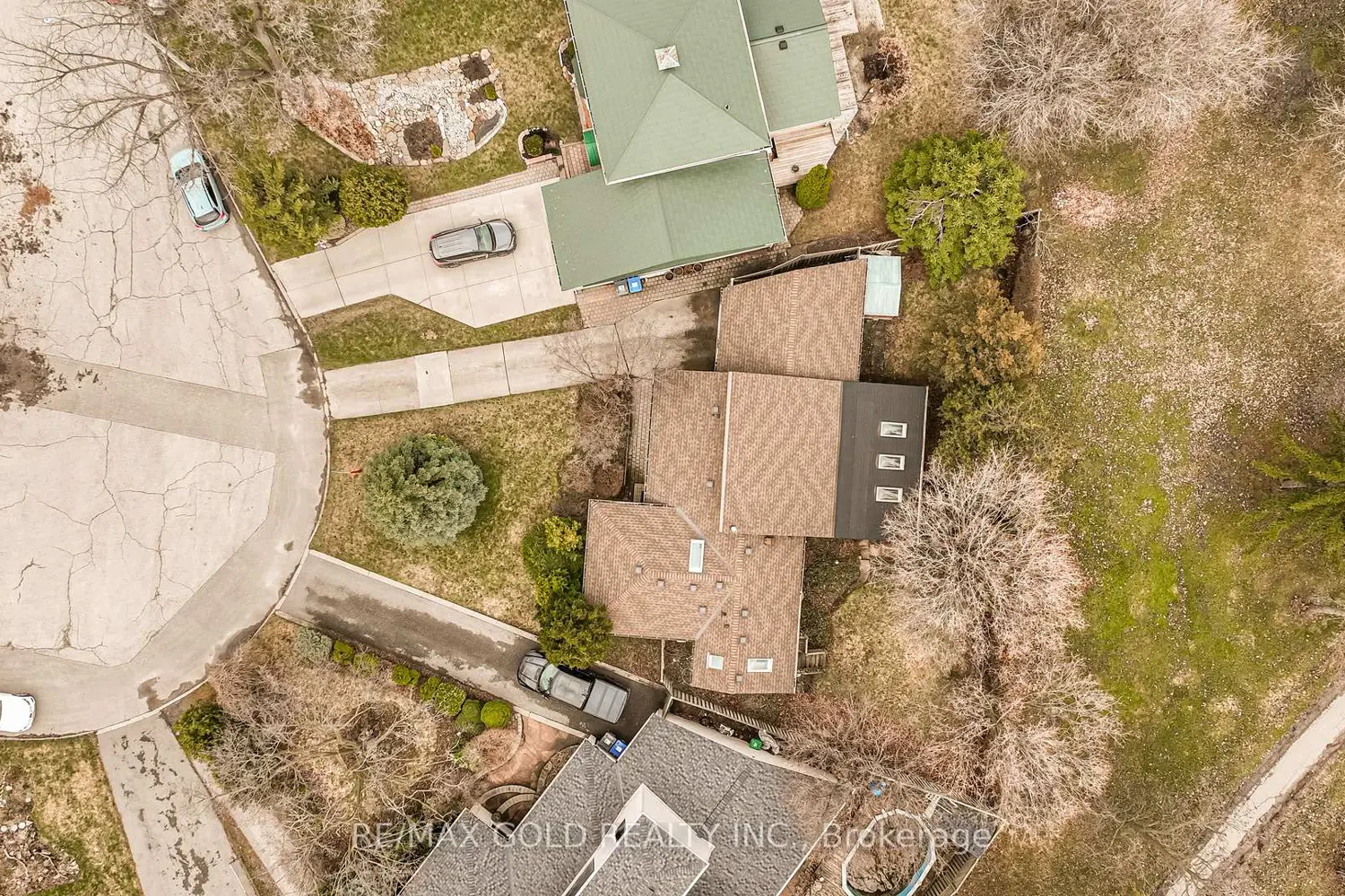 16 Donalda Place photo 2