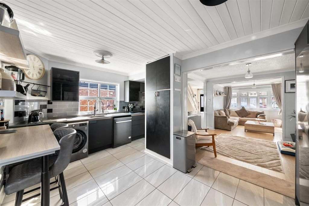 Additional image 19 of 5 bed semi-detached house for saleBotwell Lane, Hayes UB3