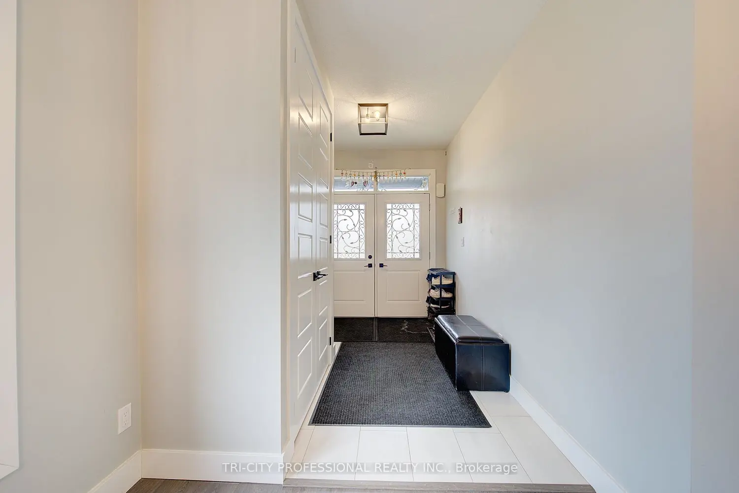 2910 Turner Crescent photo 4
