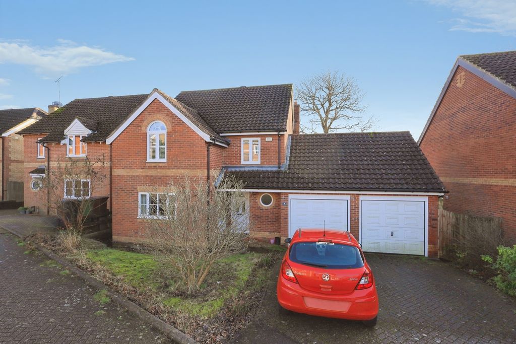 4 bed detached house for saleMagnolia Close, Heathfield, East Sussex TN21