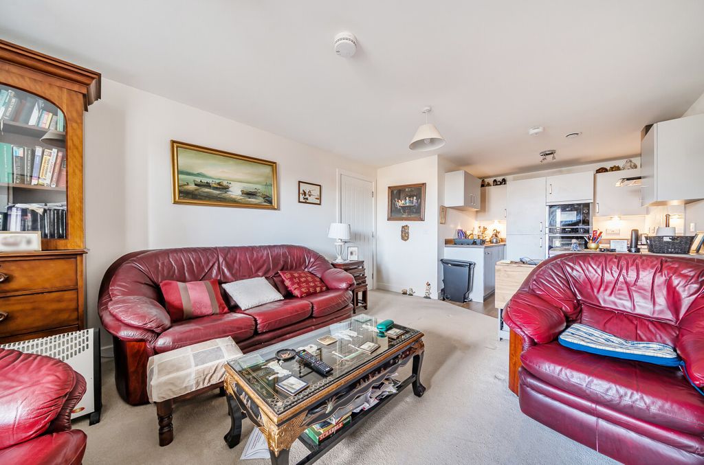 Additional image 8 of 2 bed flat for saleStation Road, Hook, Hampshire RG27