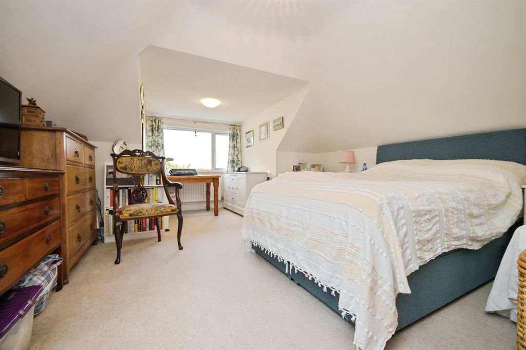 Additional image 7 of 5 bed detached bungalow for saleWare Road, Hoddesdon EN11