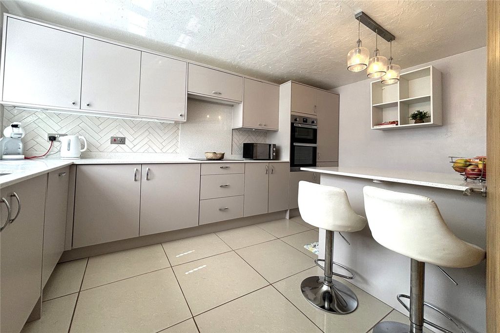 Additional image 4 of 3 bed detached house for saleBramshott Drive, Hook, Hampshire RG27