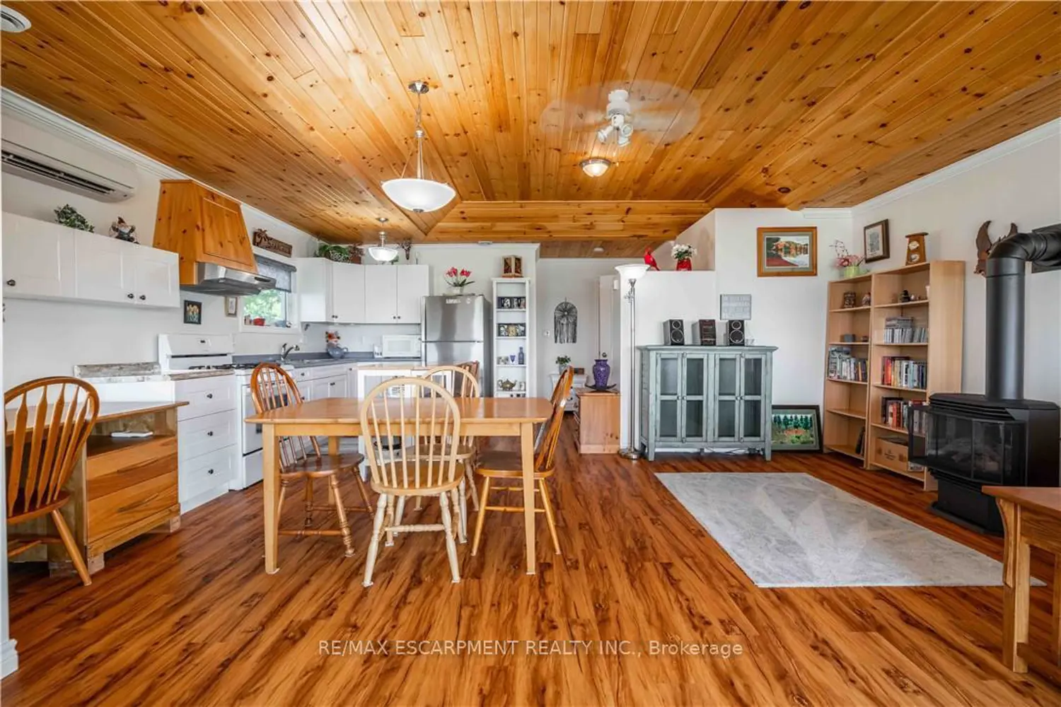 2399 Lakeshore Road photo 5