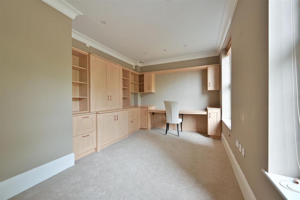 Additional image 4 of 6 bed property for saleRedbourn Lane, Harpenden AL5