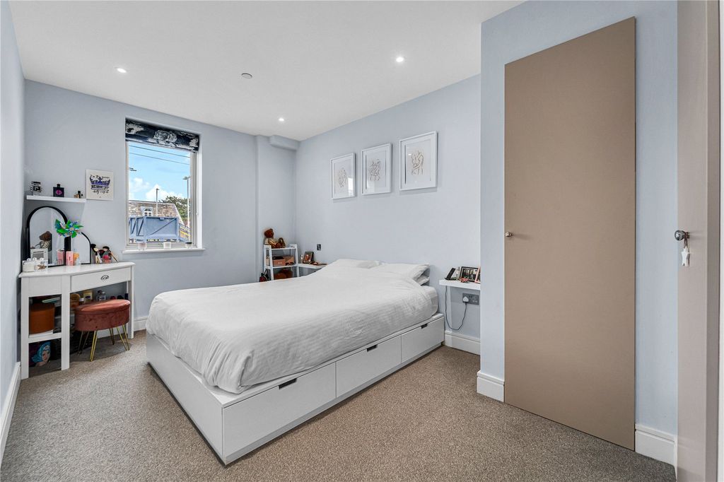 Additional image 5 of 1 bed flat for saleMorshead Yard, Hampton, Middlesex TW12