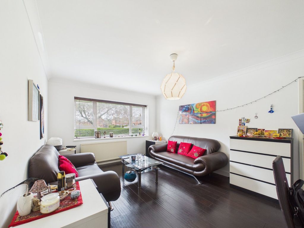 2 bed flat for saleRenfrew Road, Hounslow TW4 photo 5