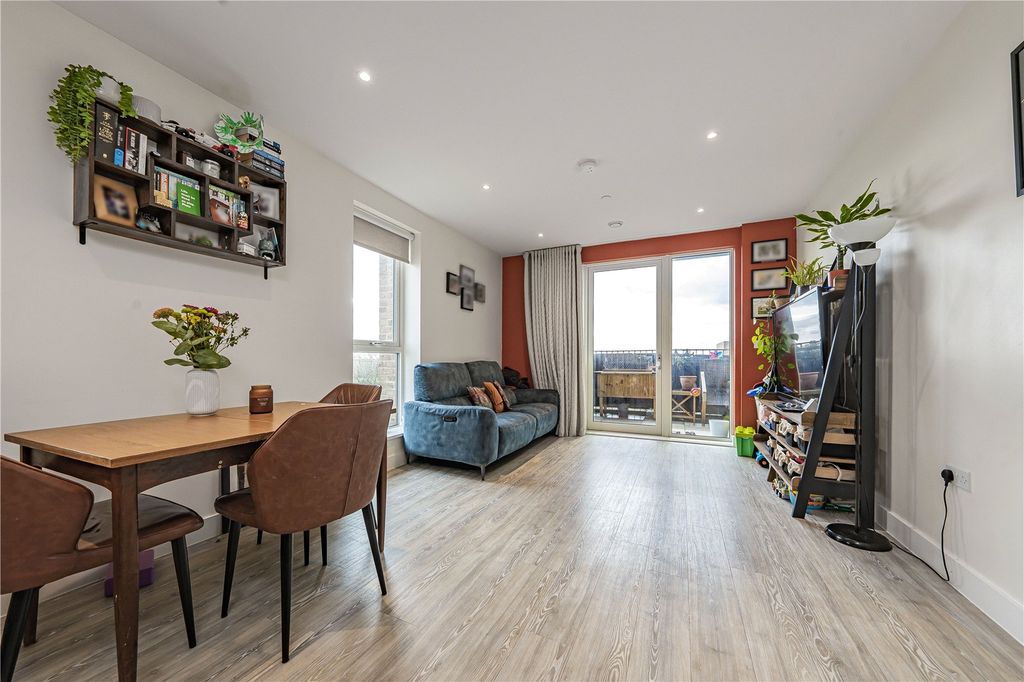 Additional image 2 of 2 bed flat for saleClovelly Road, Hounslow TW3