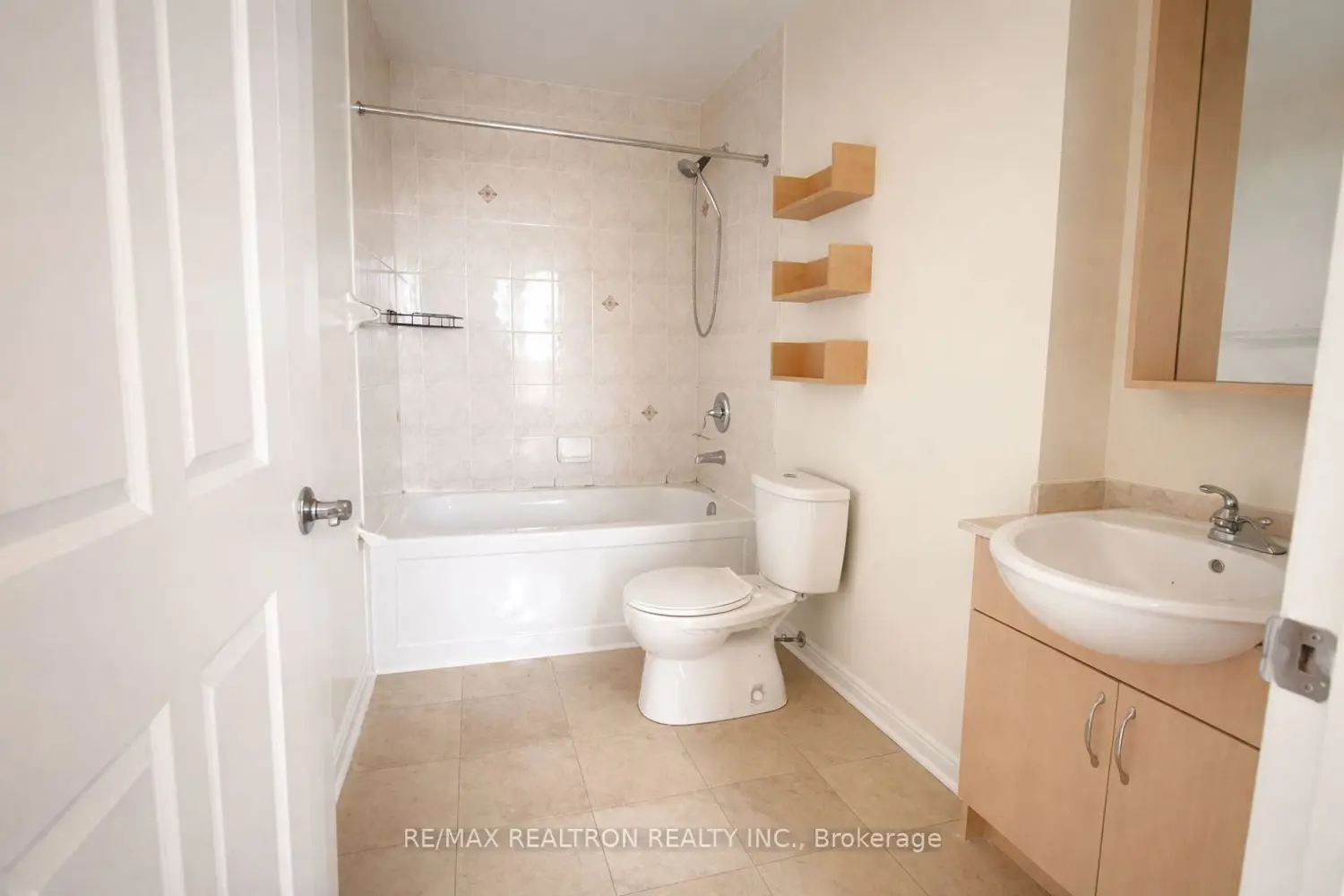 18 Holmes Avenue 1102 photo 2