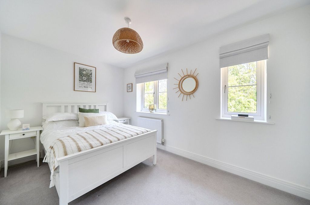 Additional image 7 of 5 bed detached house for saleUnwin Close, Hook, Hampshire RG27