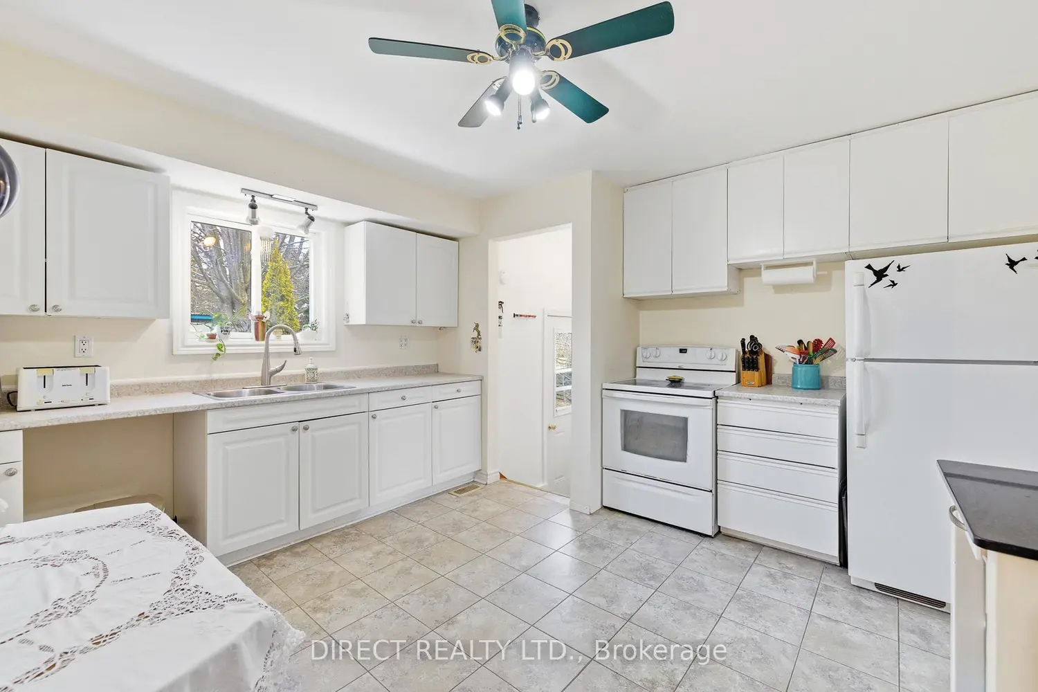 22498 Loyalist Parkway photo 4