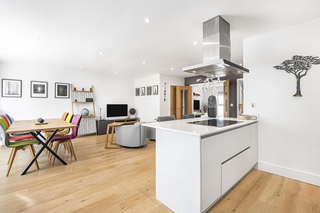 Additional image 12 of 3 bed detached house for saleFlint Close, Rotherfield Greys, Henley-On-Thames RG9
