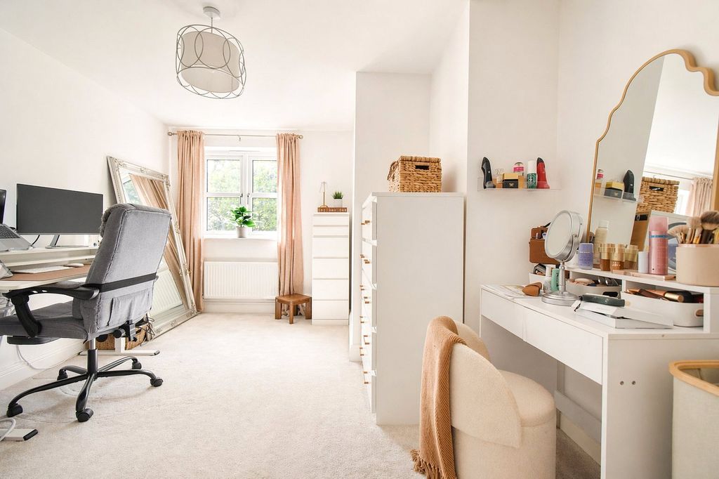 Additional image 8 of 2 bed flat for saleCarter Court, Hook, Hampshire RG27