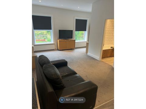 Rochdale Road, Manchester M9, Studio to rent