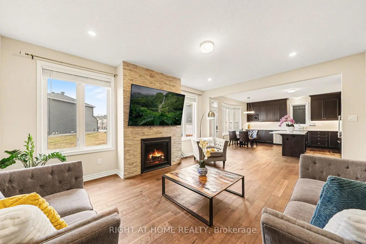 1089 Apolune Street photo 3