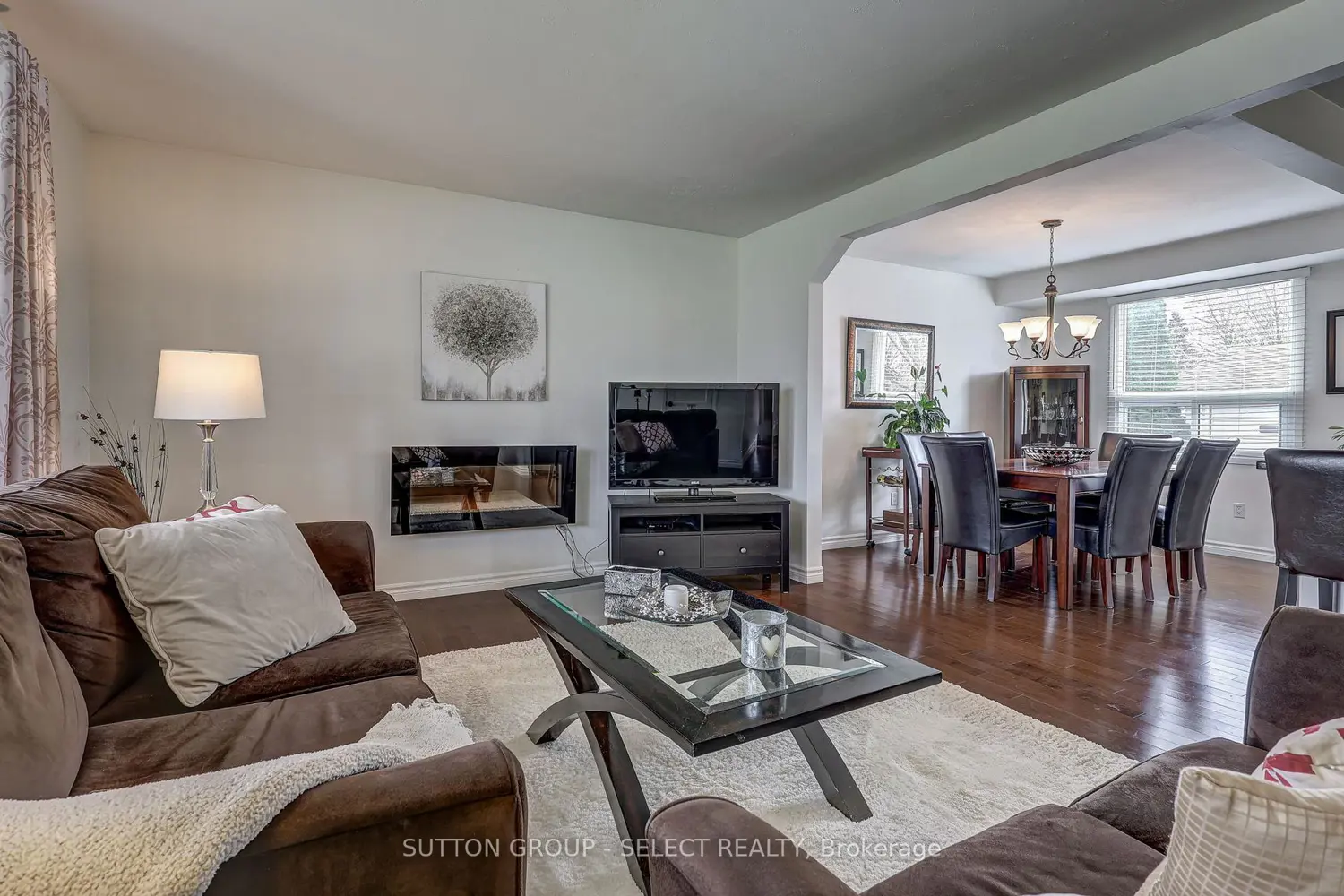 116 Downing Crescent photo 5