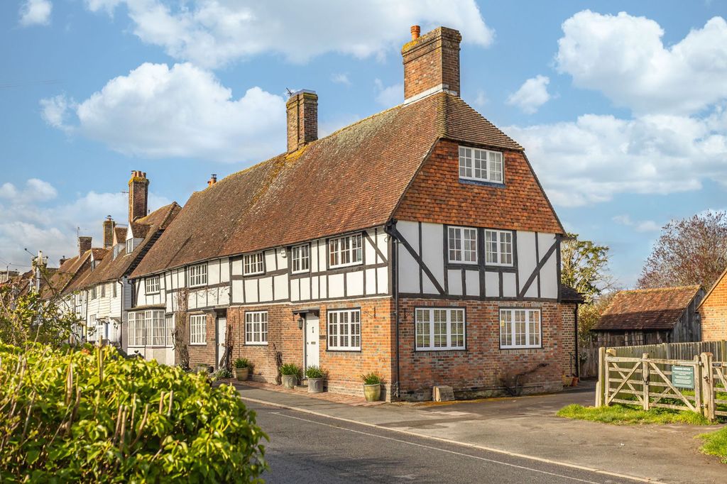 4 bed semi-detached house for saleHigh Street, Hartfield TN7
