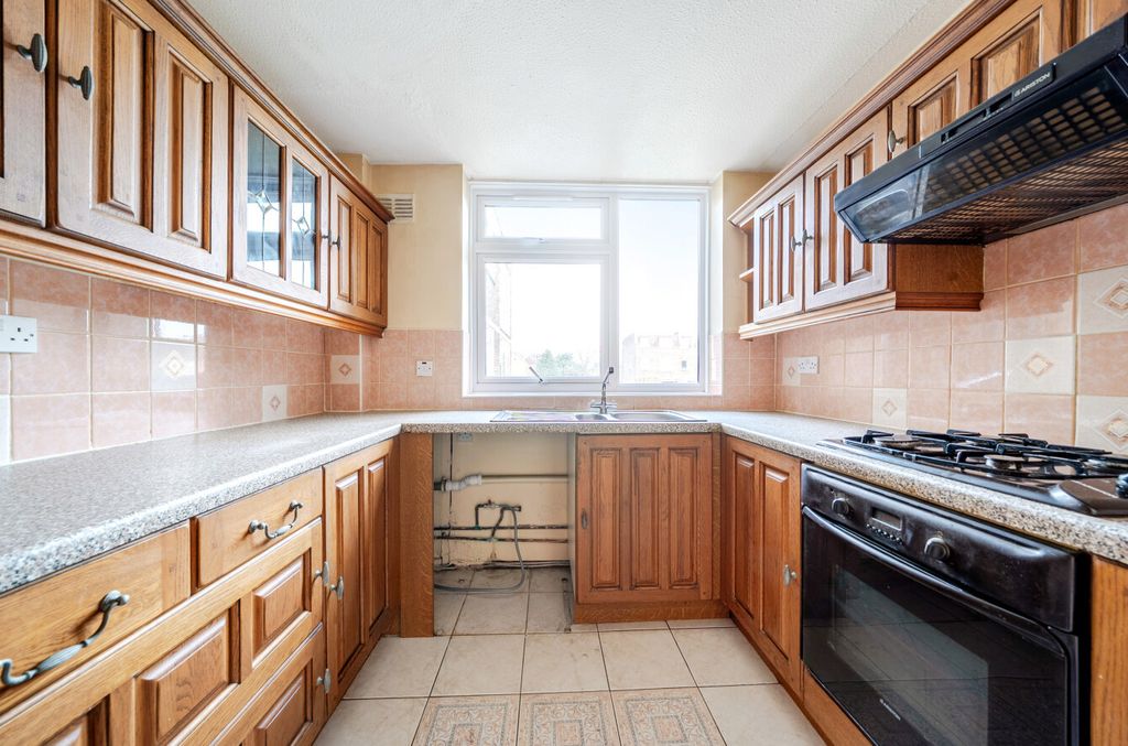 Additional image 4 of 2 bed flat for saleJuniper Square, Havant, Hampshire PO9